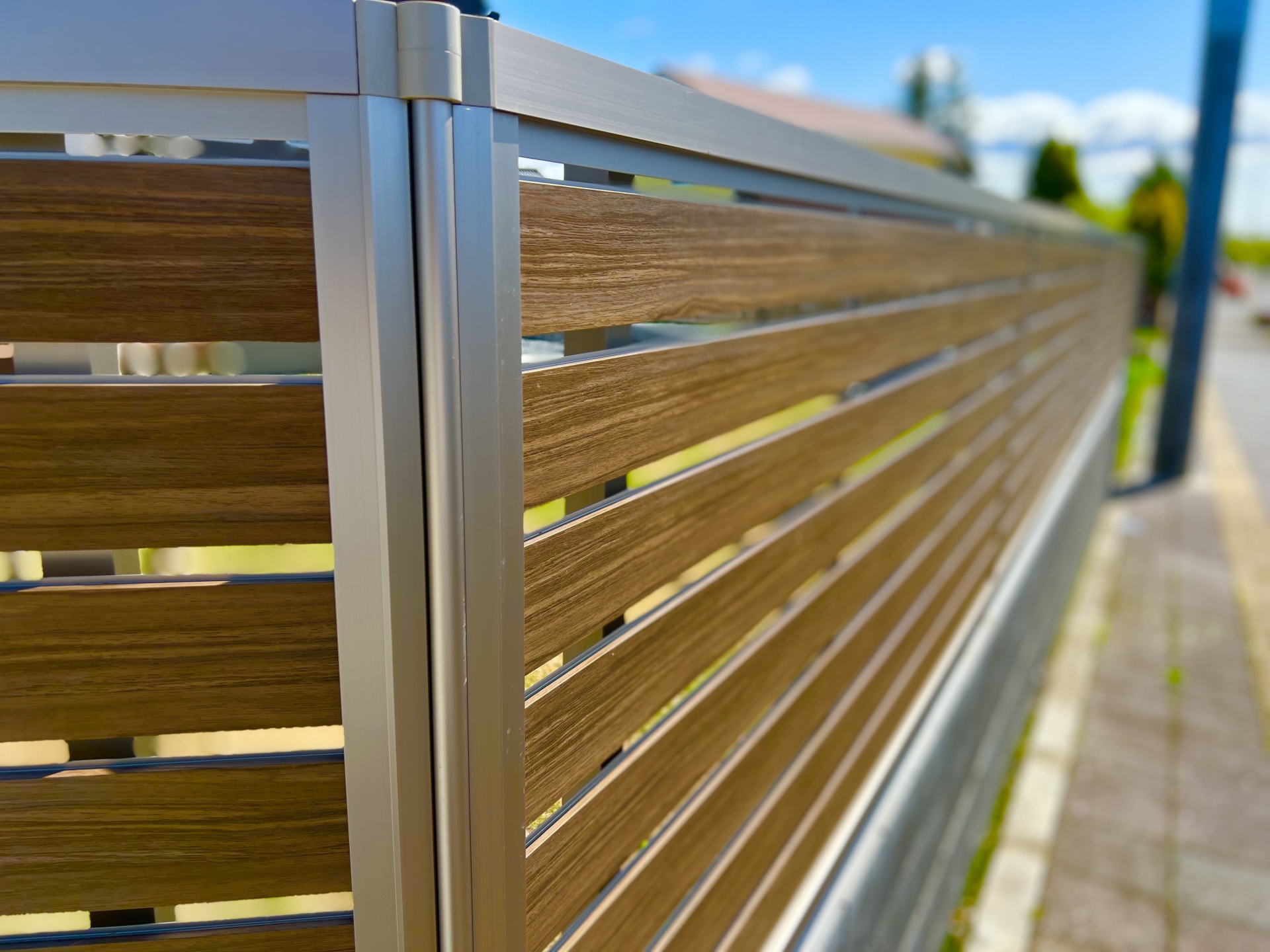 安く後付けできるフェンス目隠しを徹底比較｜失敗ゼロのDIY工法・素材・費用ガイド 画像