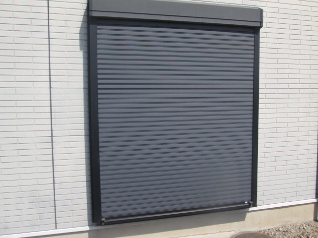 窓シャッターを後付けするときの価格を完全解説!相場や内訳、補助金まで賢く節約するコツ 画像