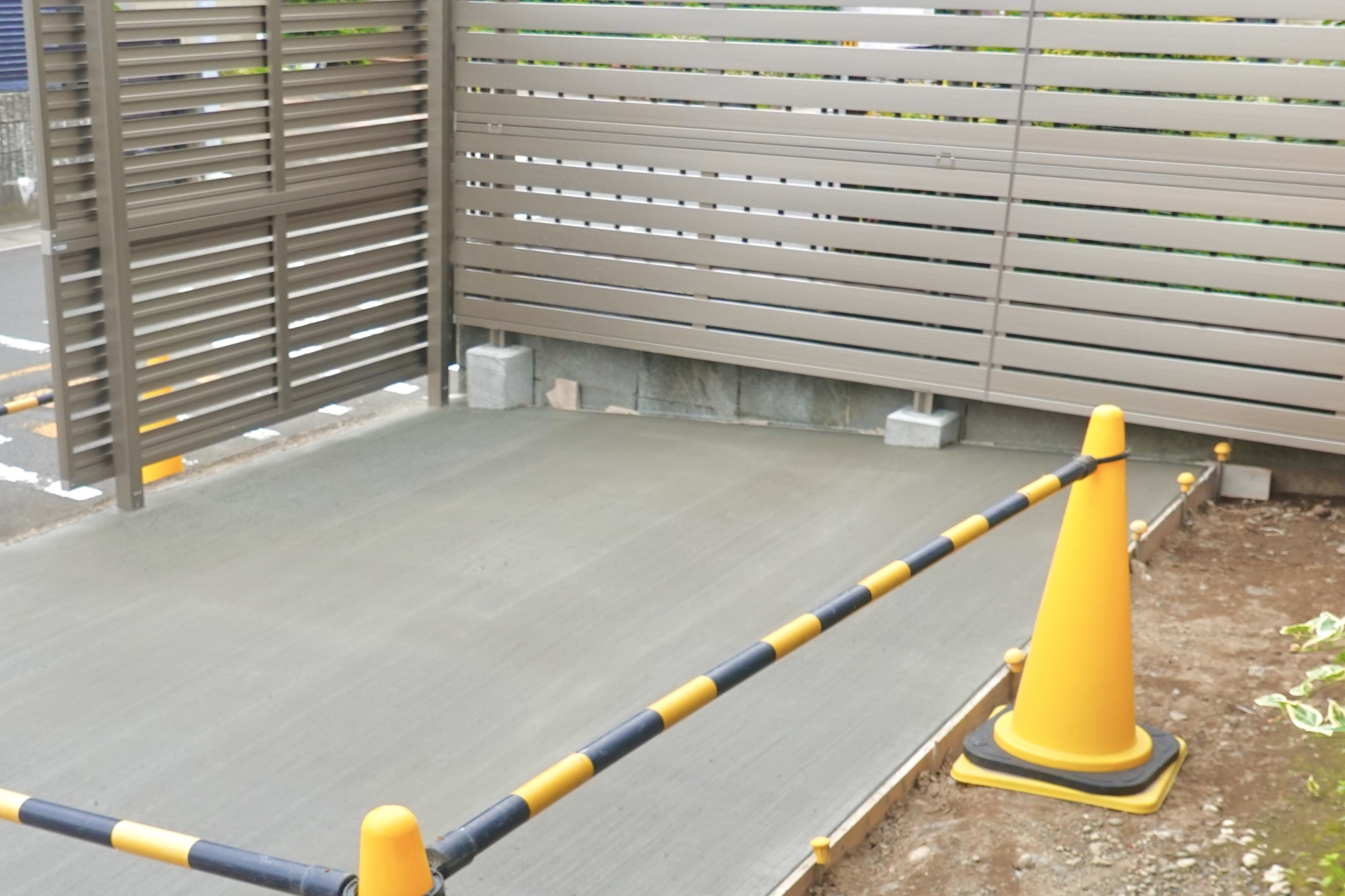 駐車場のコンクリート打ち直し費用が気になる方必見！相場早見表と工事内訳を徹底解説 画像