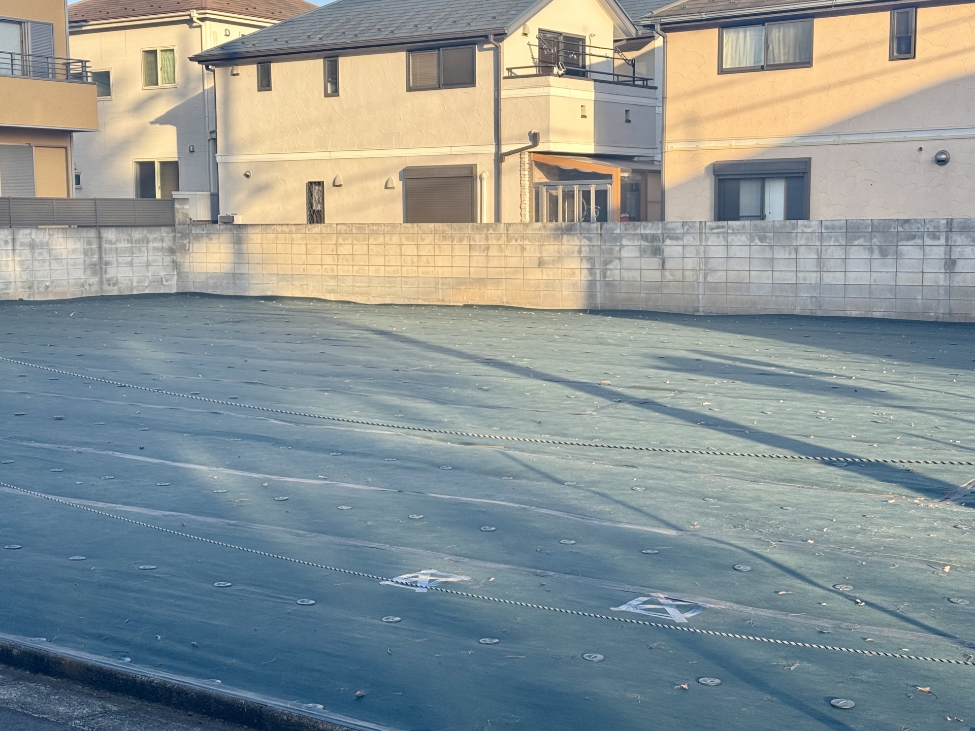 防草シート施工費相場を比較!面積別料金の違いと長持ちシート選びでかしこく総額節約 画像