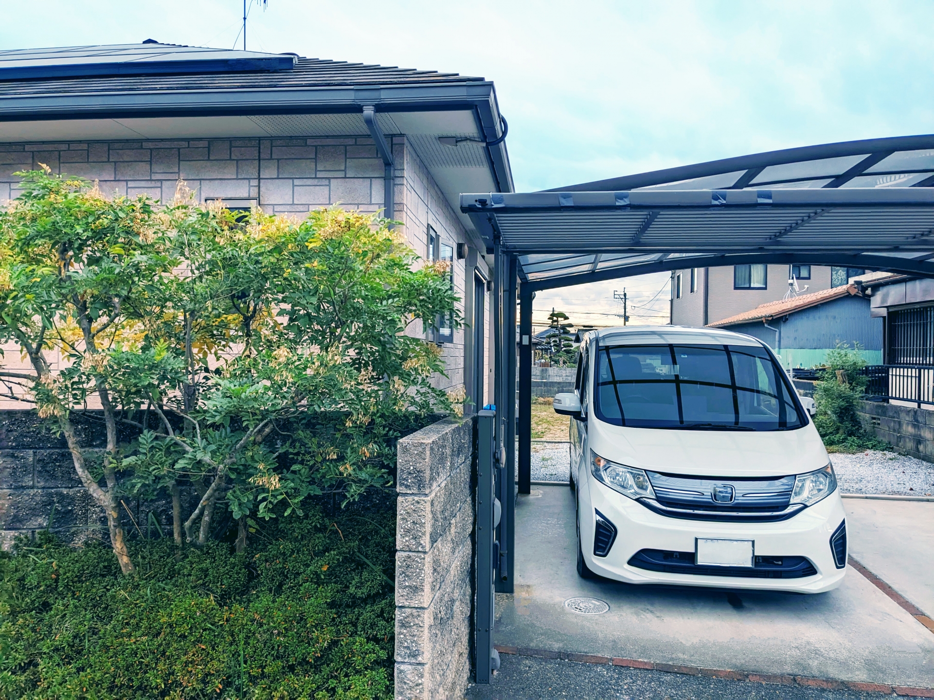 三協アルミのカーポート2台用を設置したい方必見!価格を徹底比較し工事費込み相場や選び方がわかるガイドライン 画像