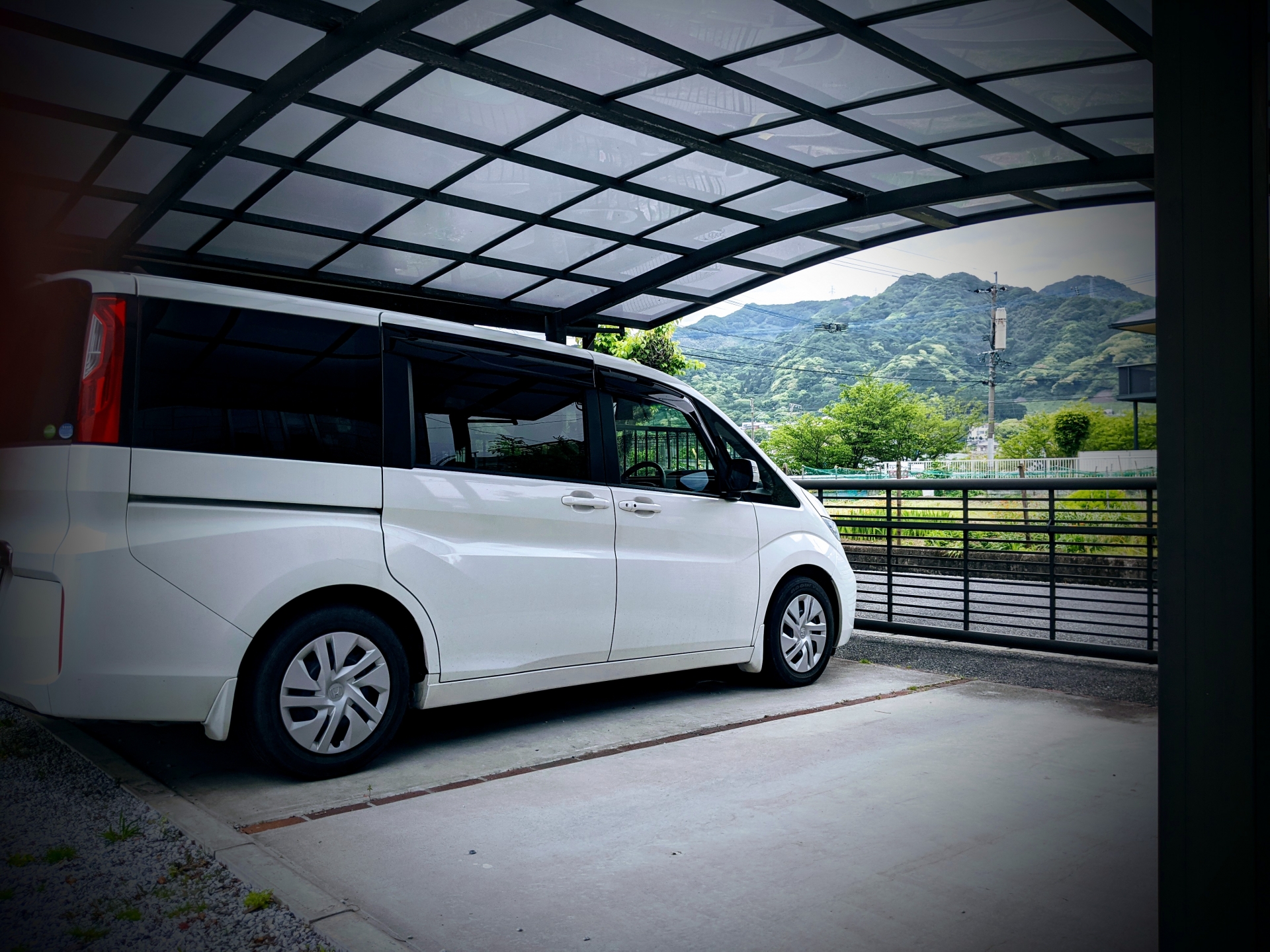 異形対応で3台用のカーポート設置を叶える!台形や変形地でも理想の設計と工事費相場がよくわかる 画像