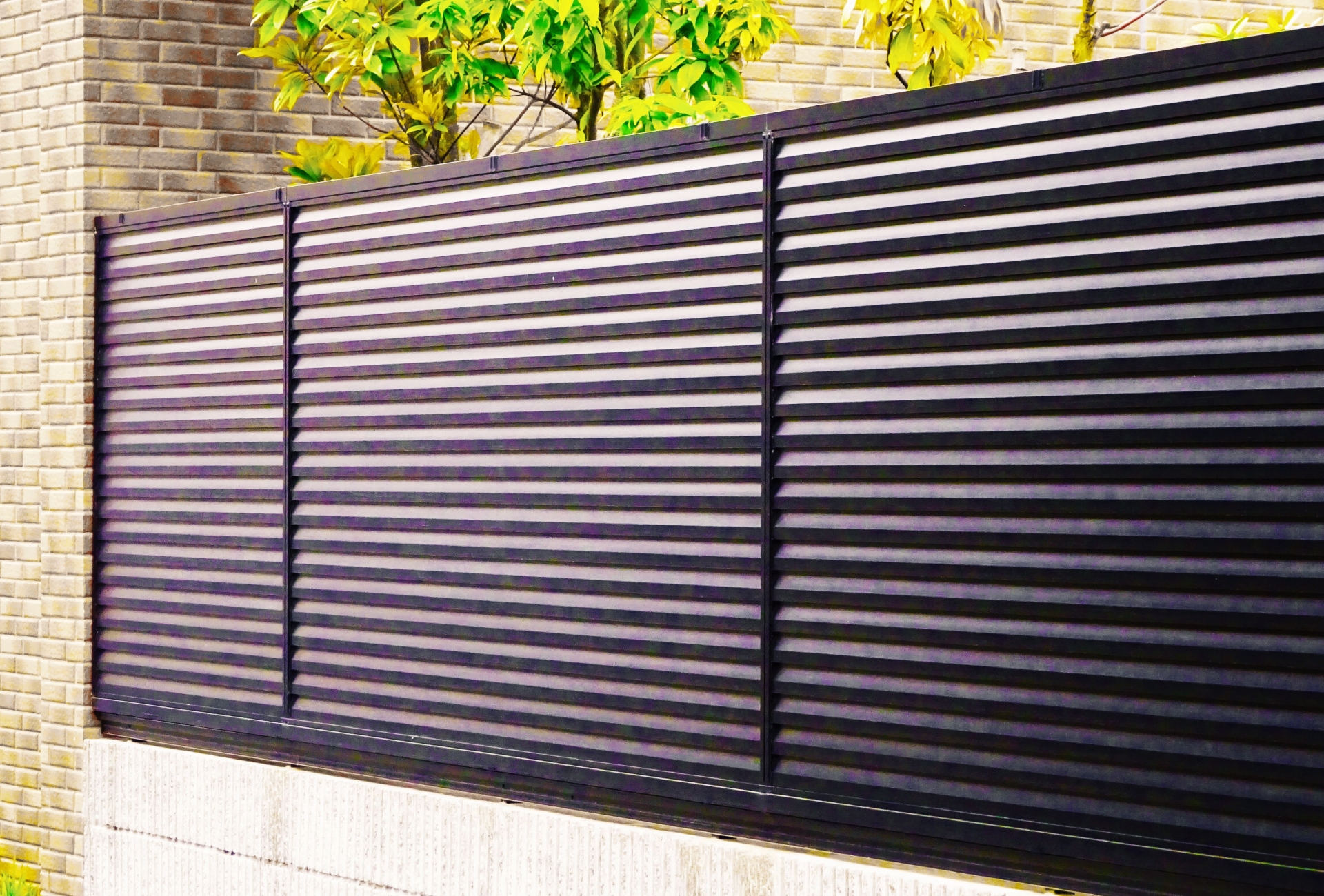 新築住宅のフェンスの外構工事費用を1mや10mや20mで相場と内訳までまるごと解説！思わず選びたくなる秘訣も紹介 画像