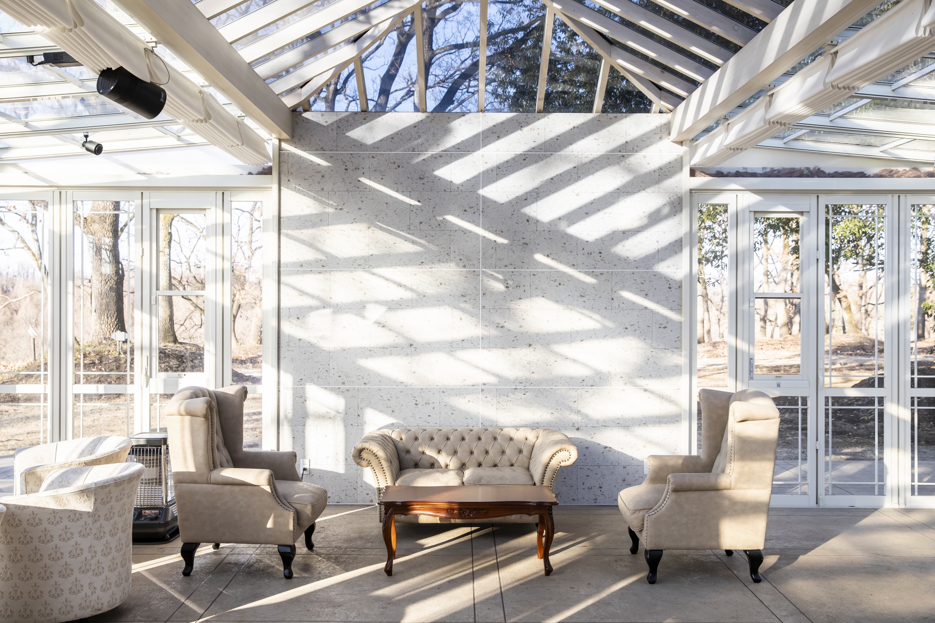 ウッドデッキにサンルームを後付けできる？気になる費用や失敗しないポイントを徹底ガイド 画像