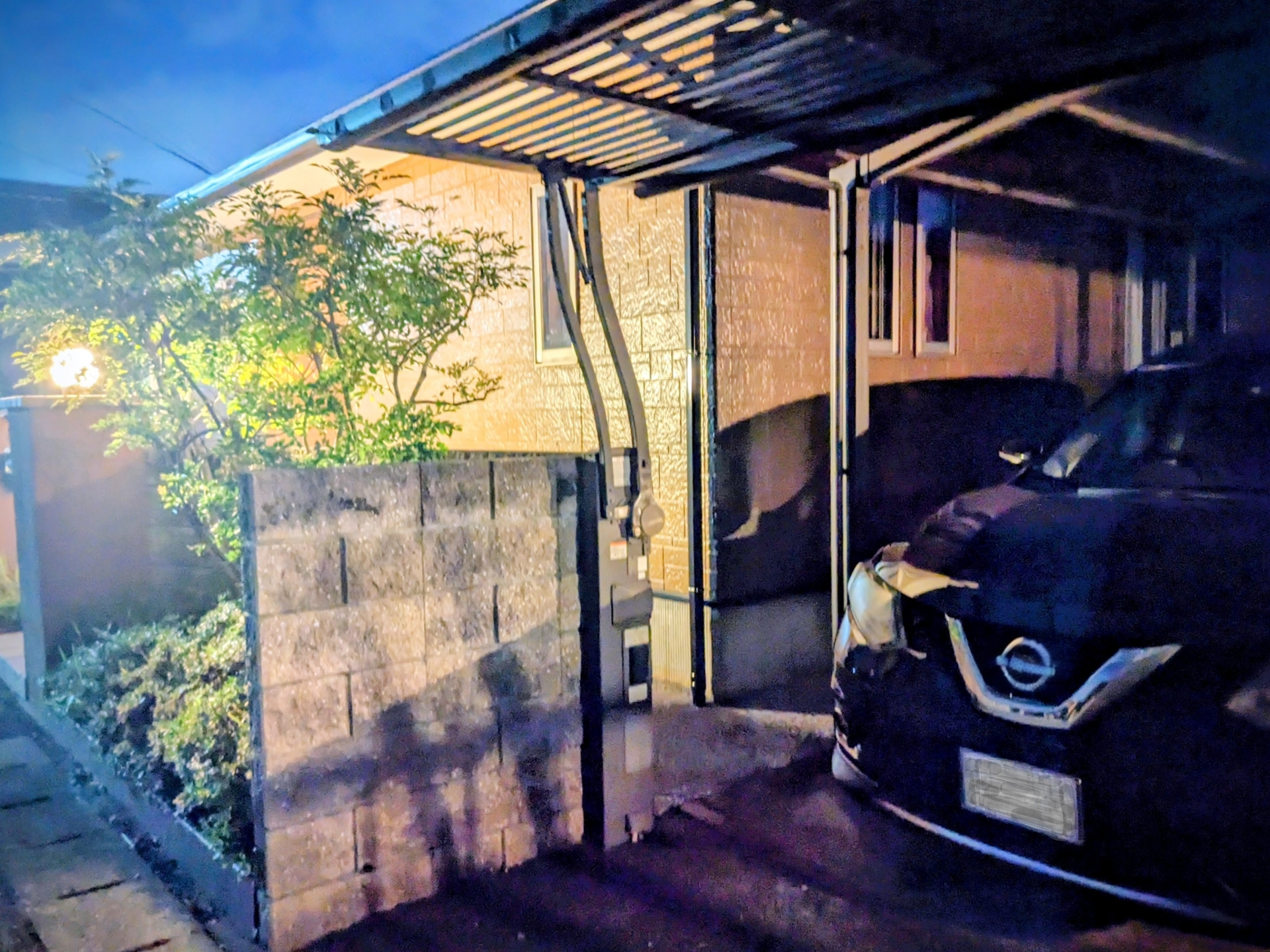 カーポートの目隠しフェンス施工で後悔しない高さや費用やDIYの限界をプロが本音で解説！ 画像