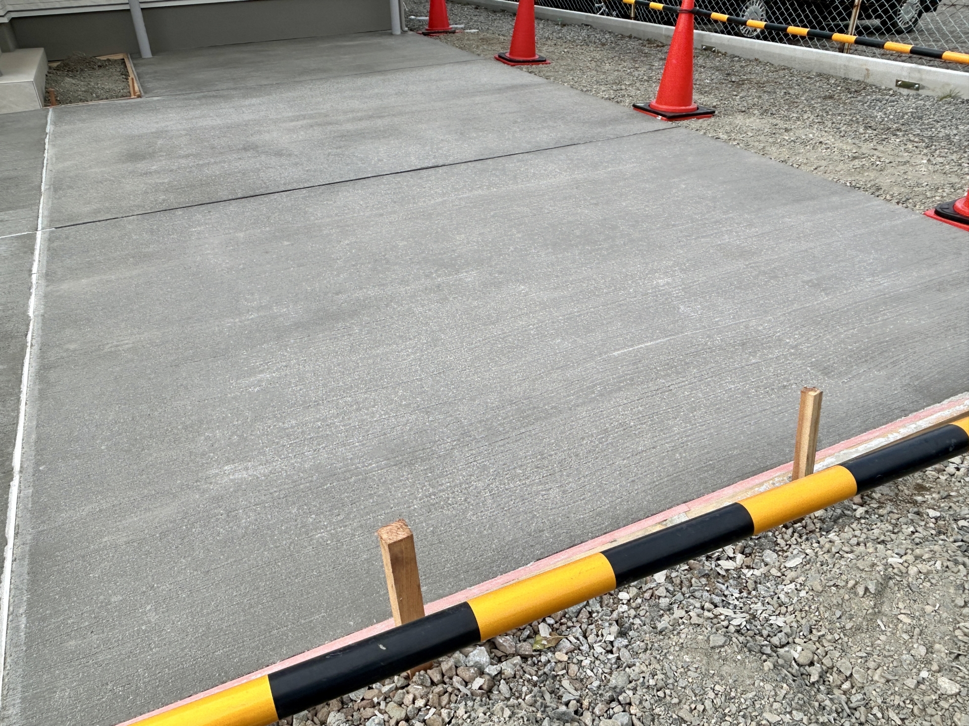 駐車場4台分のコンクリート費用の相場と外構200万円で失敗しない工事のコツを徹底解説 画像