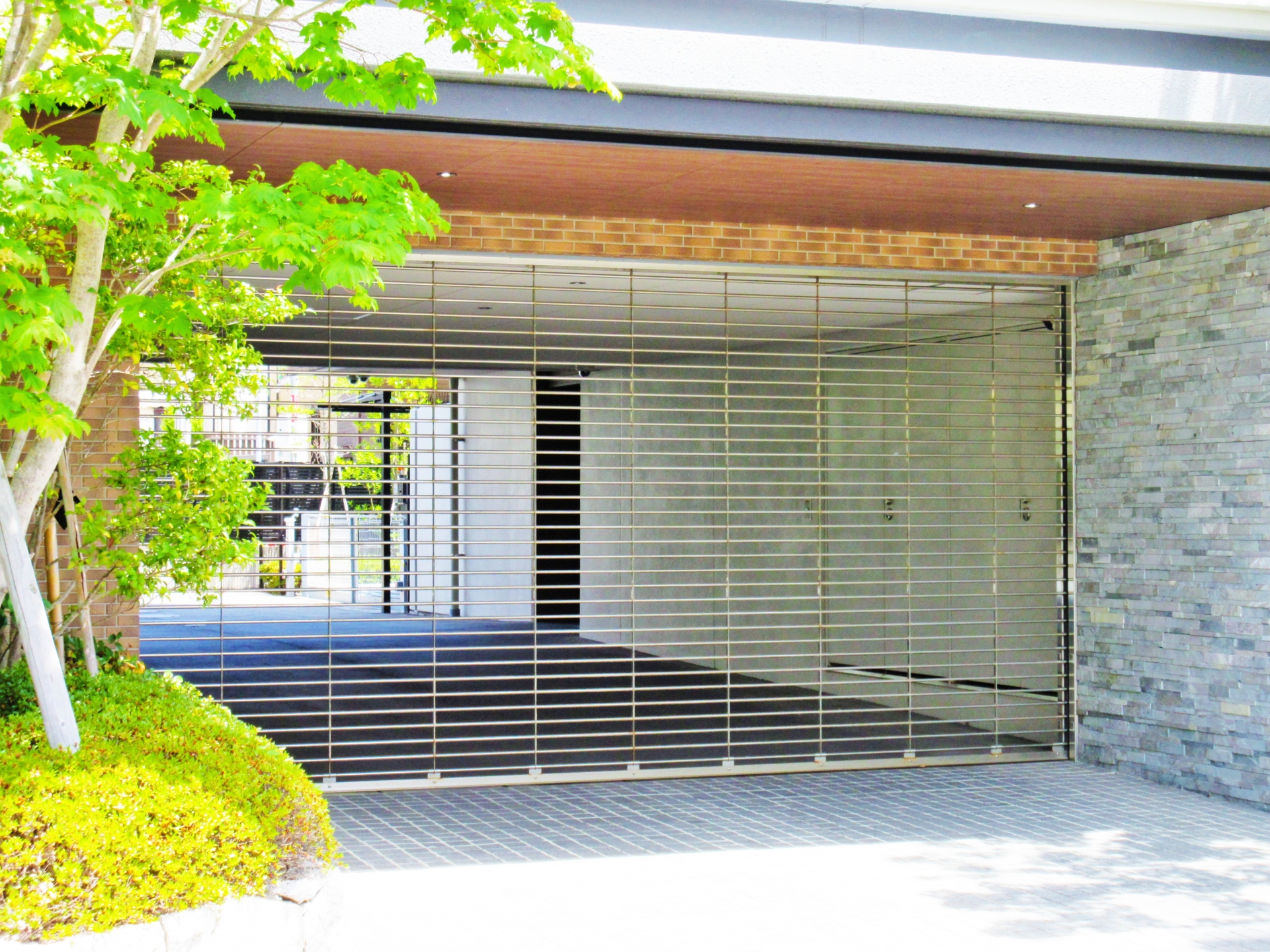 門扉とシャッターの外構工事で損しない費用相場と後付けの落とし穴も徹底解説！ 画像