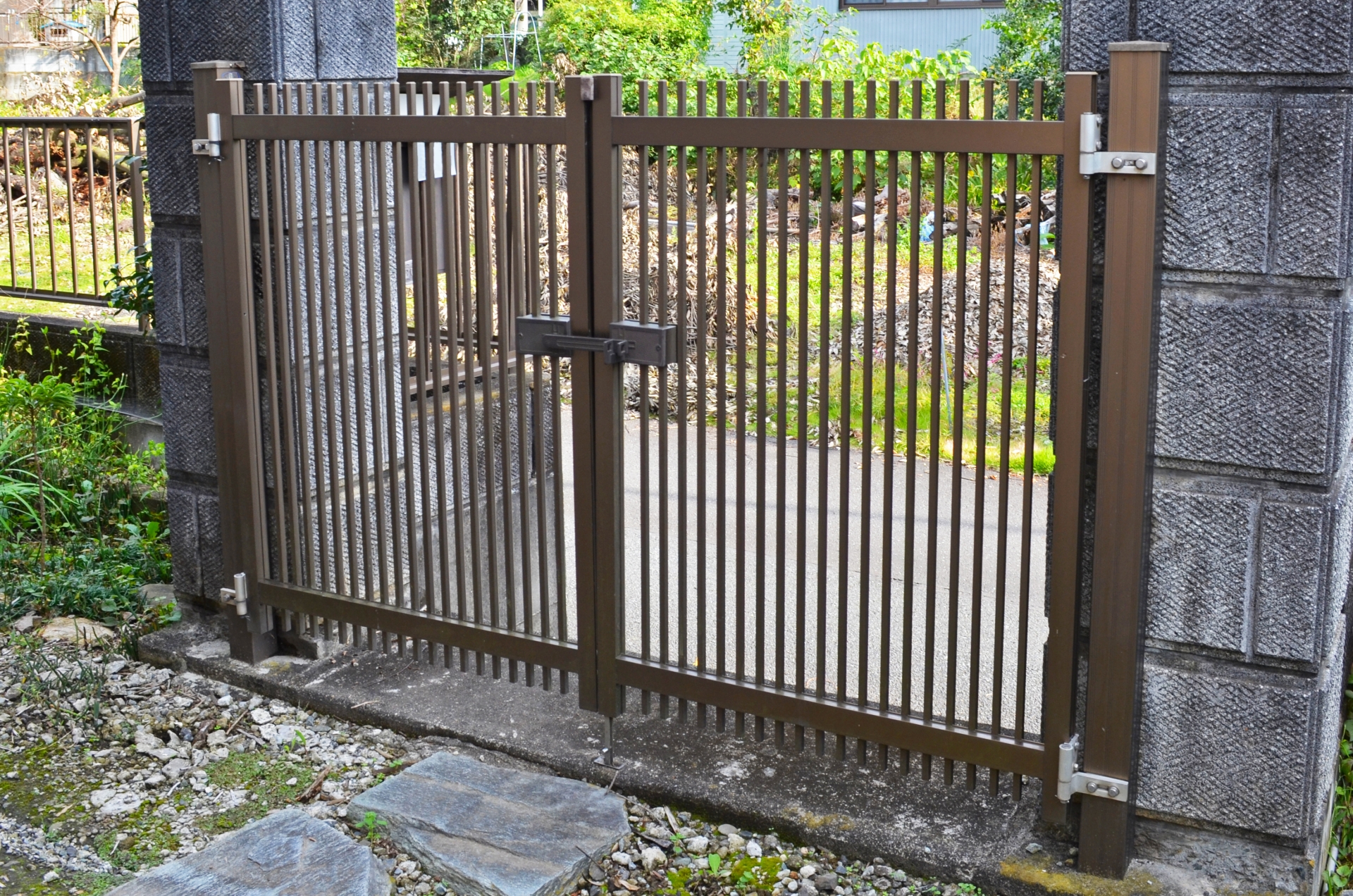 柱そのままでの門扉交換で失敗しない！無駄な工事費用を浮かせるプロの適合判定基準 画像