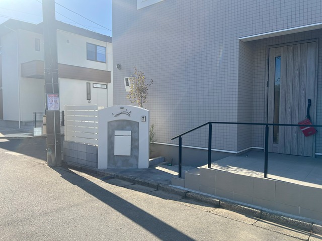 ホワイト&グレーで統一したかわいい外構⛄ 画像