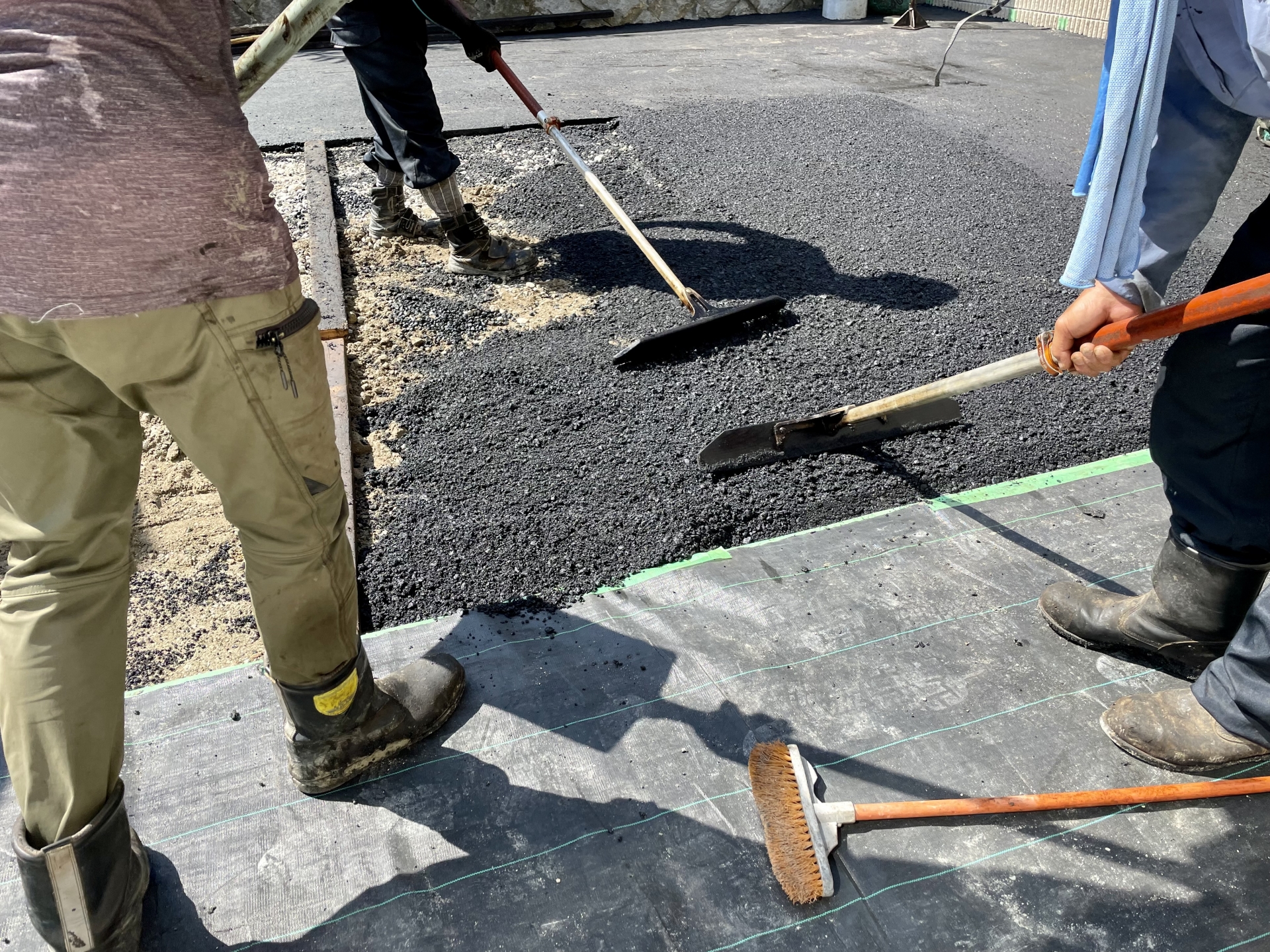 300坪のアスファルト費用はいくら？格安見積もりの罠と陥没を防ぐ土木施工の真実 画像