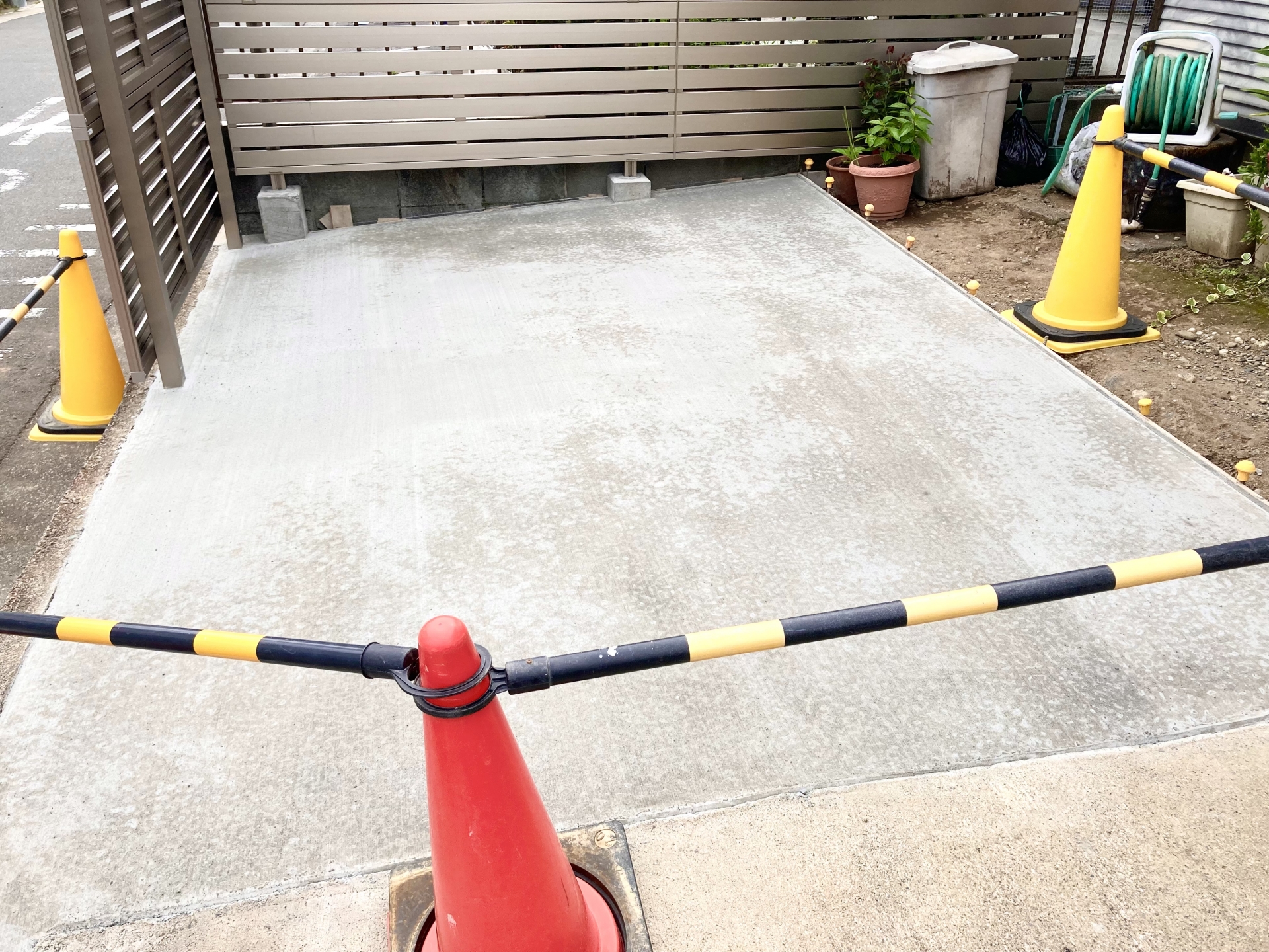庭をコンクリートにする費用の裏を暴露！格安見積もりで後悔しない外構工事の選び方 画像