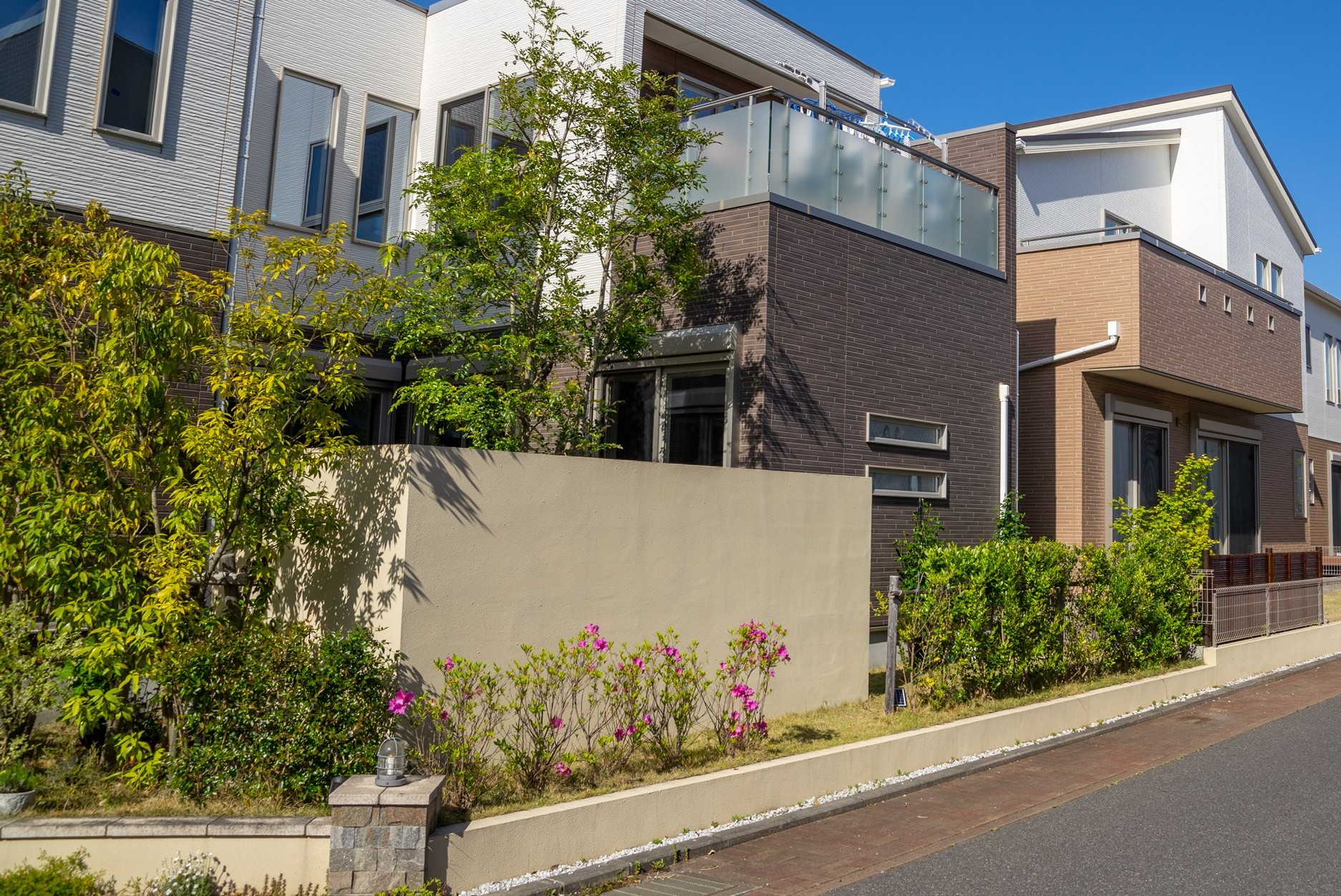ナテックスの外構工事が高い理由とは？中間マージンを省いて安く抑えるプロの知恵 画像