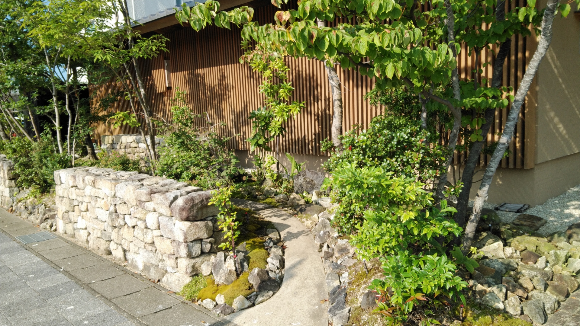 桧家住宅の外構工事が高いカラクリとは？質を落とさず100万円削る裏ワザ 画像