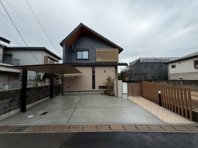 大人気カーポートを設置したセミクローズ外構🌳♬ 画像