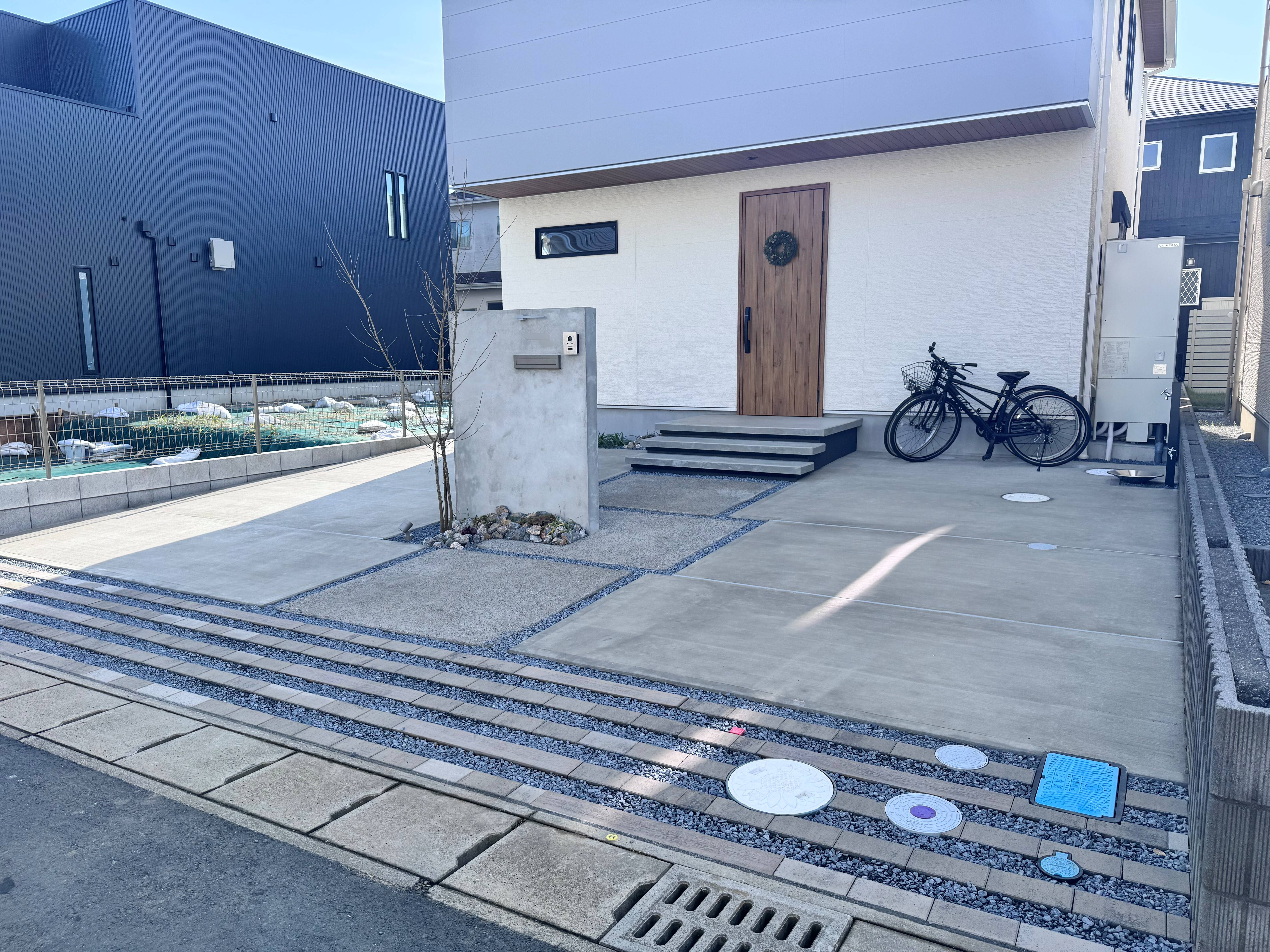 施工例【直線×コンクリートのデザインがかっこいい✨シンプルモダンなお庭】を更新しました。 画像