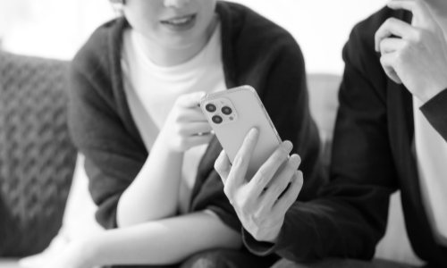 検討中　夫婦　写真