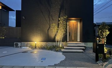 施工例【 ライトアップがおしゃれ✨なシンプルモダン外構】を更新しました。 アイキャッチ画像
