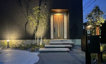 施工例【 ライトアップがおしゃれ✨なシンプルモダン外構】を更新しました。 アイキャッチ画像