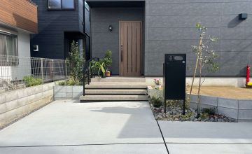 施工例【浮いているように見える👀フロート階段のおしゃれなお庭を施工しました】を更新しました。 アイキャッチ画像