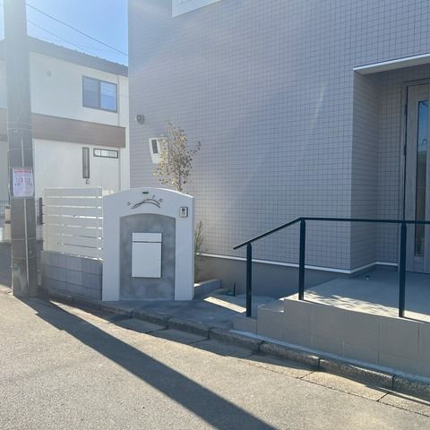 ホワイト＆グレーで統一したかわいい外構⛄ アイキャッチ画像