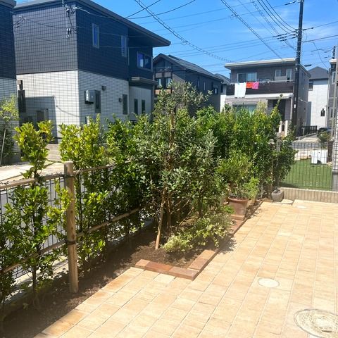 芝生のお庭からインターロッキング舗装のお庭にリフォーム⚒️ アイキャッチ画像