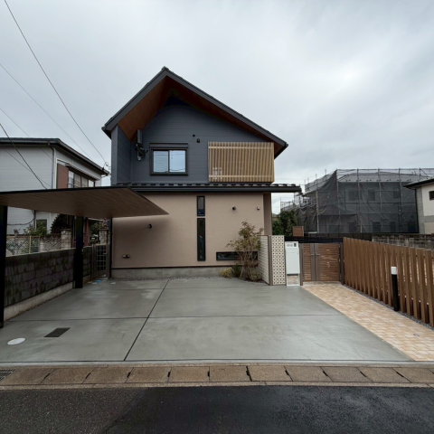 大人気カーポートを設置したセミクローズ外構🌳♬ アイキャッチ画像