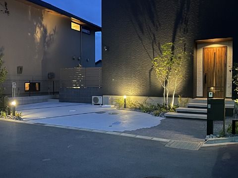 ライトアップがおしゃれ✨なシンプルモダン外構 アイキャッチ画像