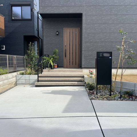 浮いているように見える👀フロート階段のおしゃれなお庭を施工しました アイキャッチ画像